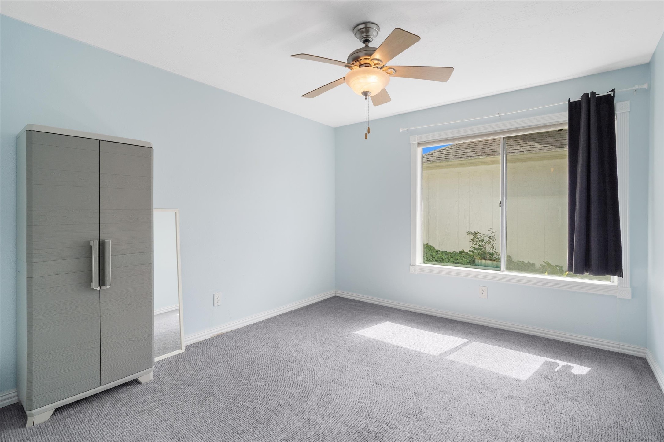 1719 Sullins Way Houston, TX 77058 - Photo 18 of 27 an empty room with a window