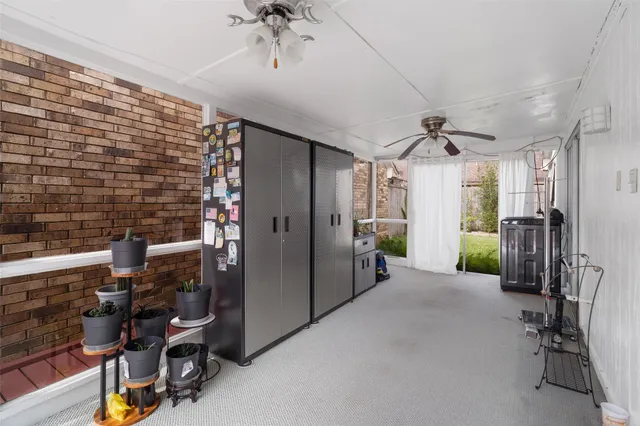 a view of entryway with livingroom