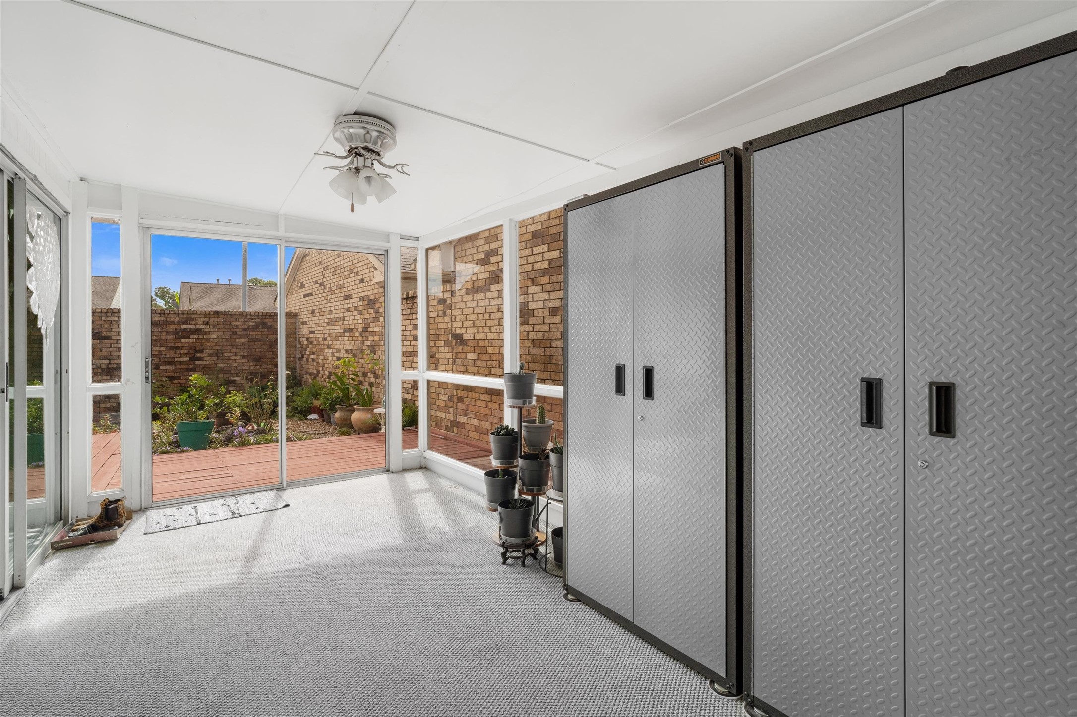1719 Sullins Way Houston, TX 77058 - Photo 20 of 27 a view of entryway with livingroom