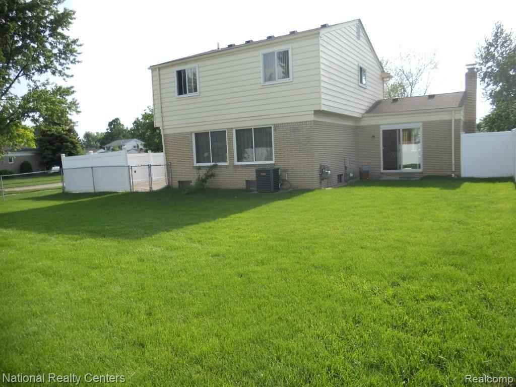 1626 Ranier Street Canton, MI 48187 - Photo 3 of 24