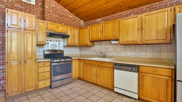 $865,000 | 15841 Marlin Place, Van Nuys, CA 91406