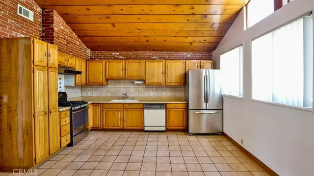 $865,000 | 15841 Marlin Place, Van Nuys, CA 91406