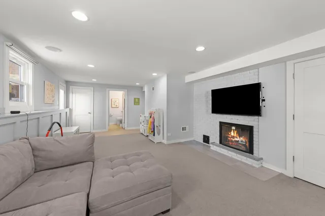 $475,000 | 425 Wakeman Avenue, Wheaton, IL 60187