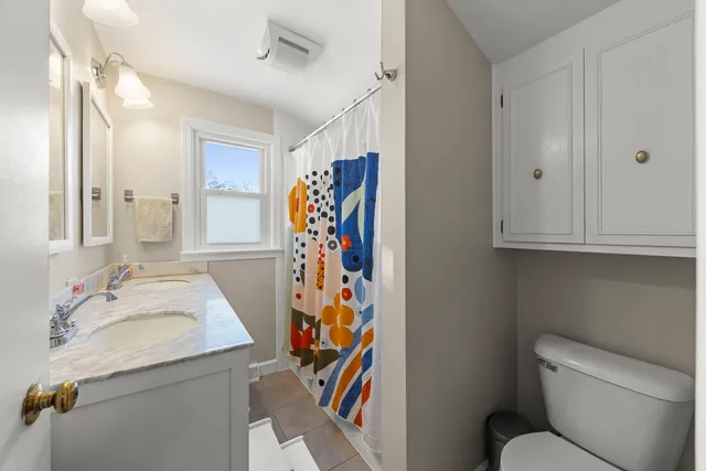 $475,000 | 425 Wakeman Avenue, Wheaton, IL 60187