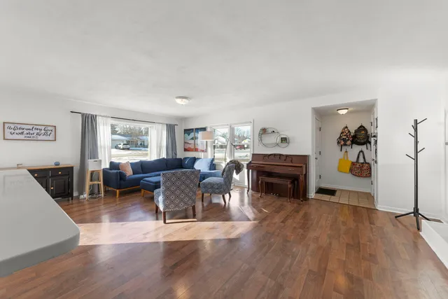 $475,000 | 425 Wakeman Avenue, Wheaton, IL 60187