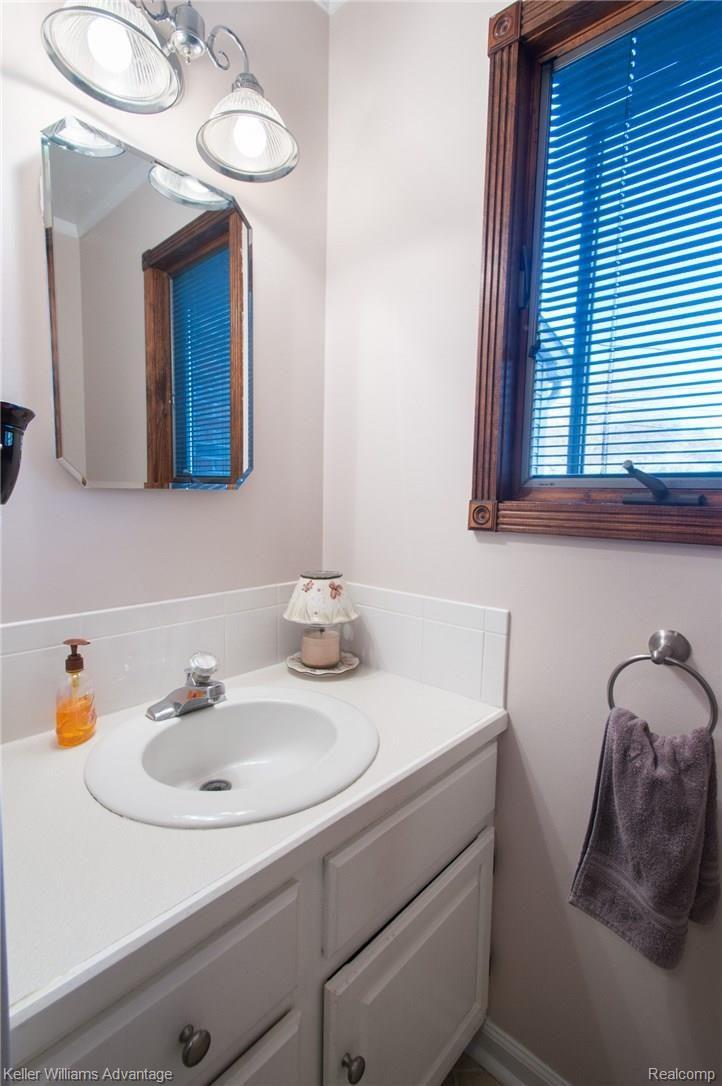 14466 Riverside Drive Livonia, MI 48154 - Photo 17 of 44 Riverside_14466_HalfBath_02.jpg