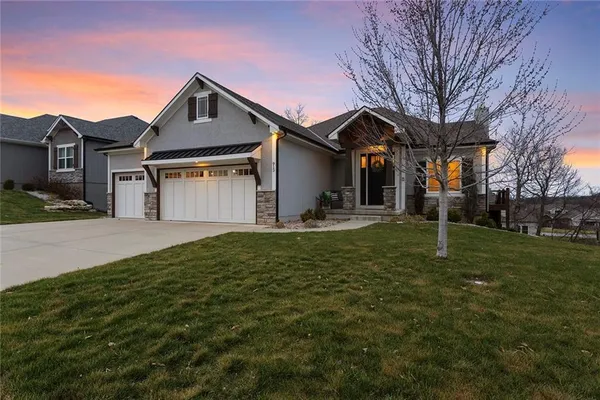 $535,000 | 913 Southeast Wood Ridge Court, Blue Springs, MO 64014