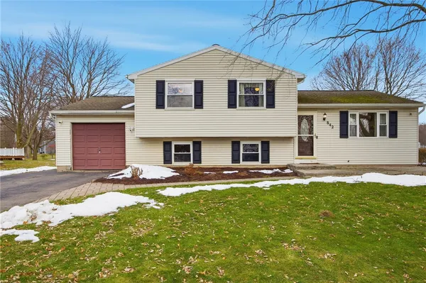 $280,000 | 842 Independence Drive, Webster, NY 14580