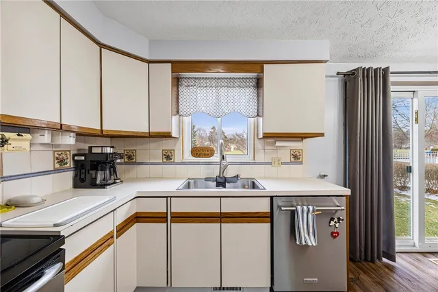 $289,900 | 842 Independence Drive, Webster, NY 14580