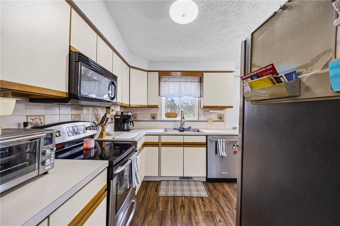 842 Independence Drive Webster, NY 14580 - Photo 12 of 29 Kitchen