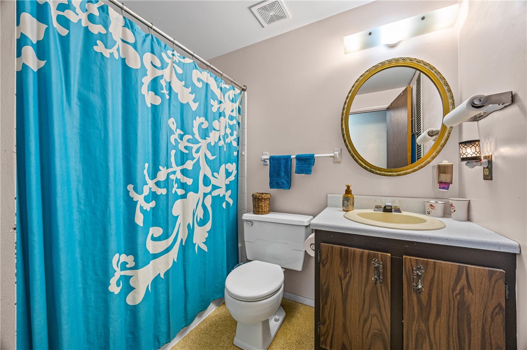 842 Independence Drive Webster, NY 14580 - Photo 16 of 29 Full Guest Bath