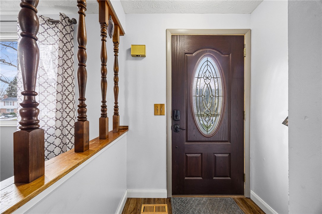842 Independence Drive Webster, NY 14580 - Photo 3 of 29 Front Entryway