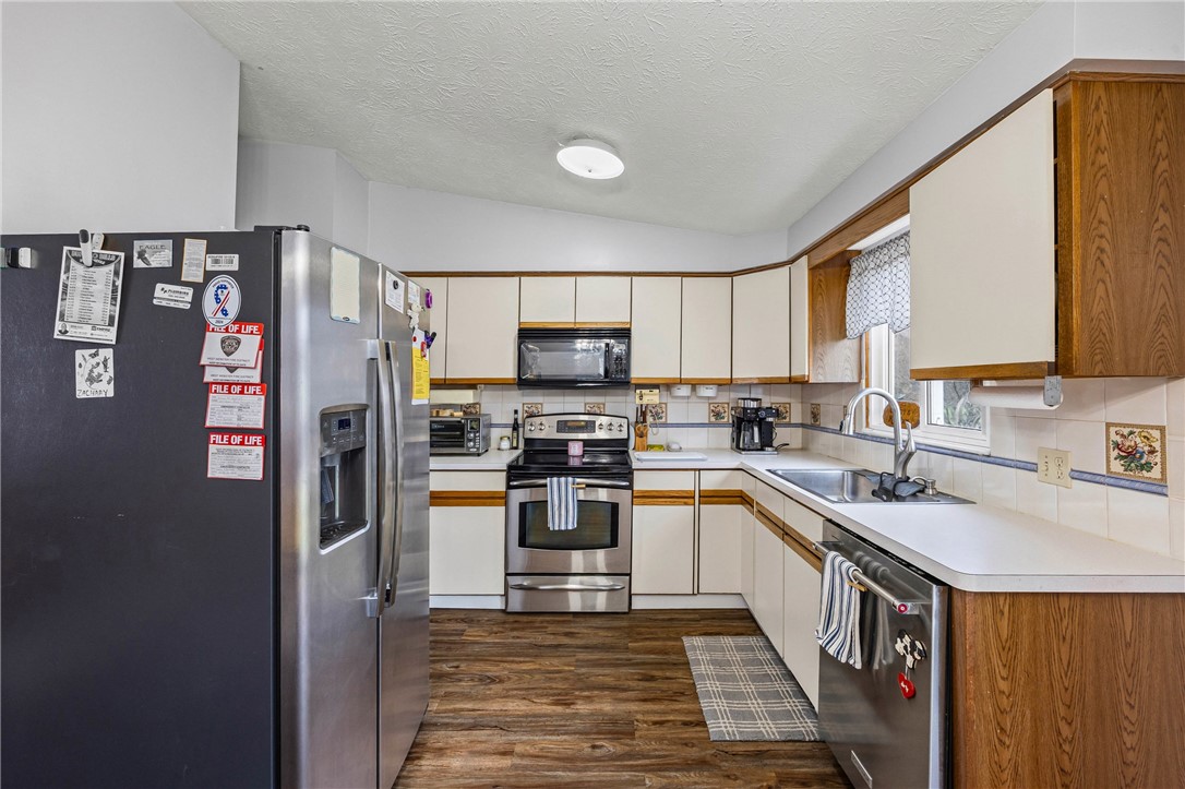 842 Independence Drive Webster, NY 14580 - Photo 9 of 29 Kitchen