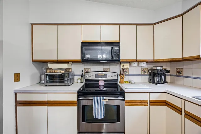 $289,900 | 842 Independence Drive, Webster, NY 14580