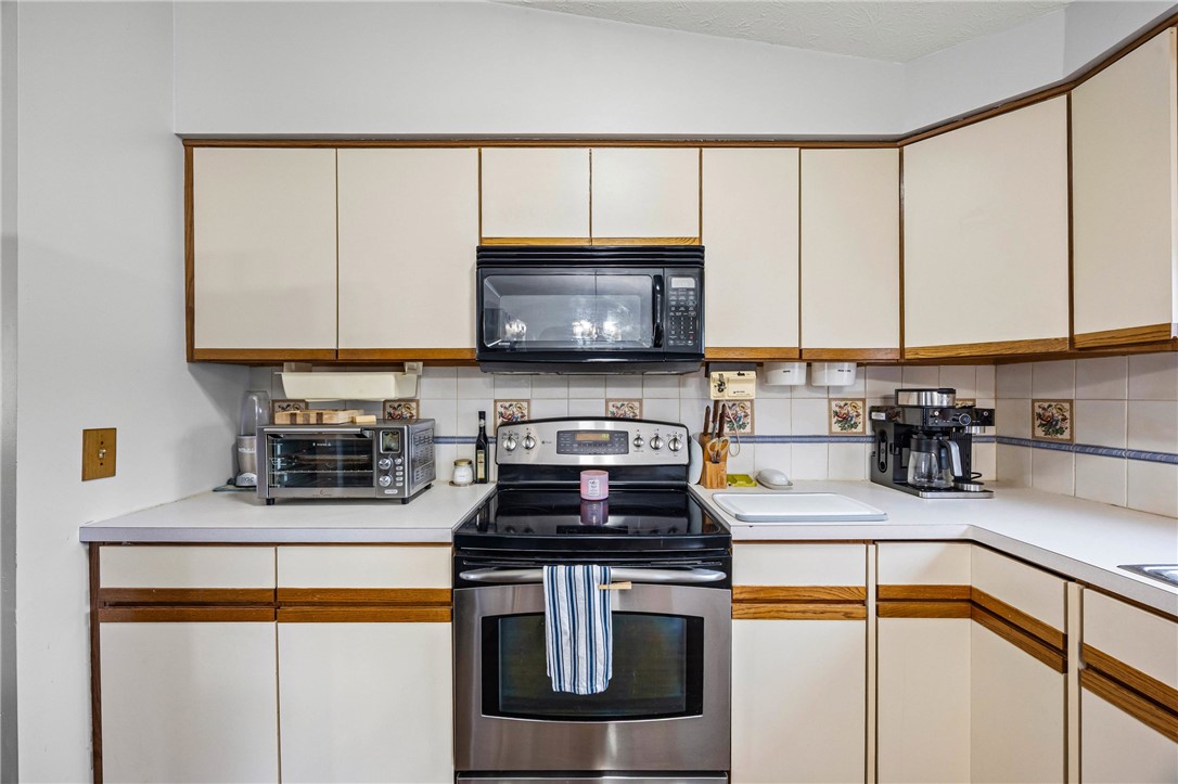 842 Independence Drive Webster, NY 14580 - Photo 10 of 29 Kitchen