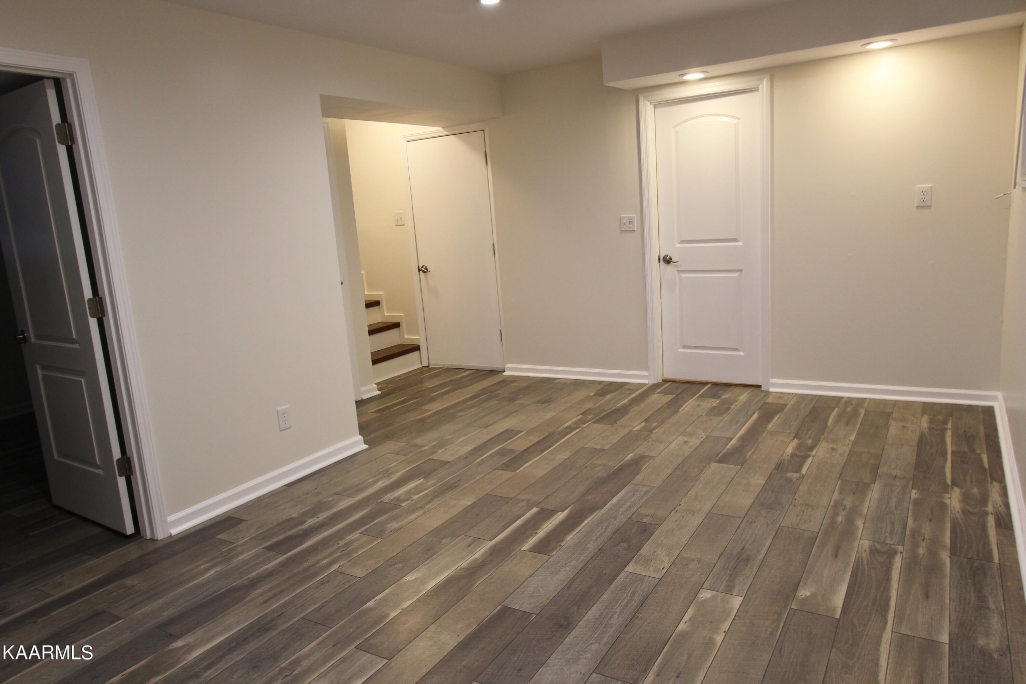 4222 Abercorn Road Knoxville, TN 37921 - Photo 18 of 33 an empty room with wooden floor and entrance