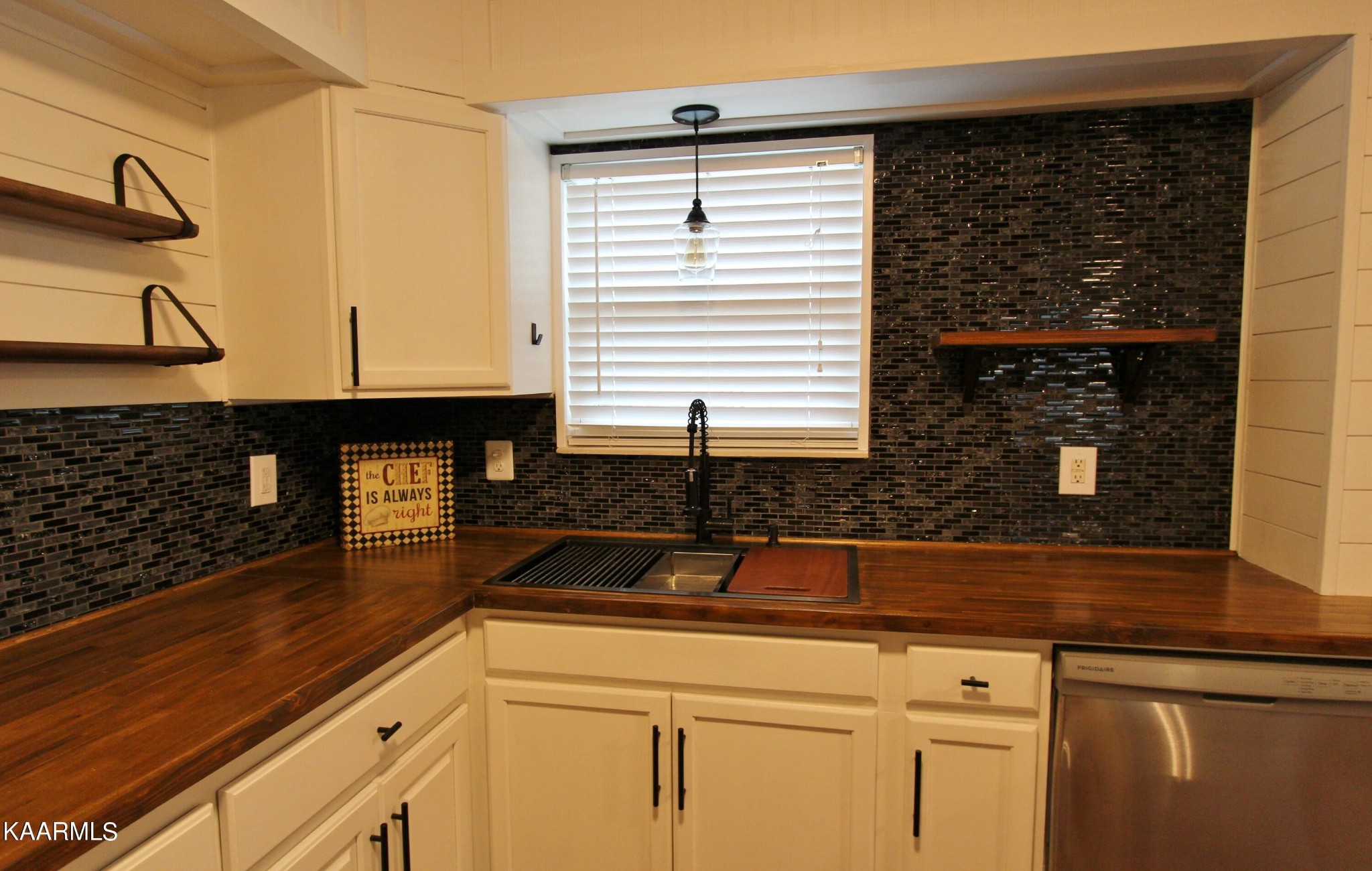 4222 Abercorn Road Knoxville, TN 37921 - Photo 8 of 33 a kitchen with a sink and cabinets