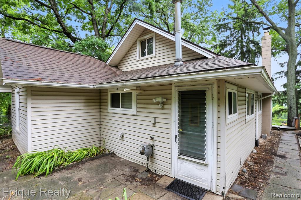 481 Heights Road Lake Orion, MI 48362 - Photo 2 of 33
