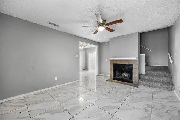$1,400 | 3034 Tudor Lane, Unit 3038, Irving, TX 75060