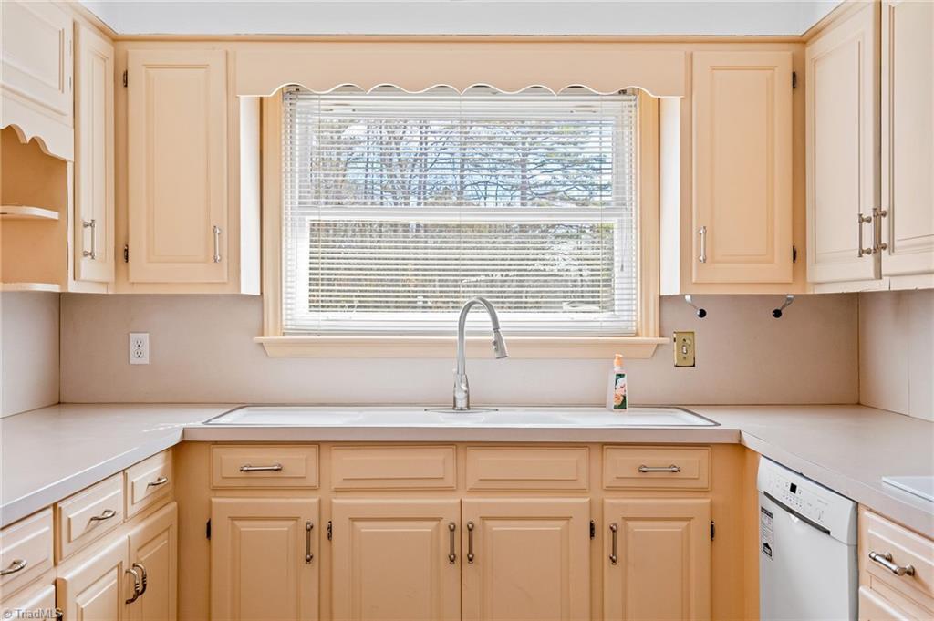 6787 Auction Road Archdale, NC 27263 - Photo 10 of 50 Gallery Image 10