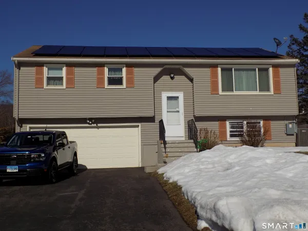 $329,900 | 201 Westwoods Terrace, Bristol, CT 06010