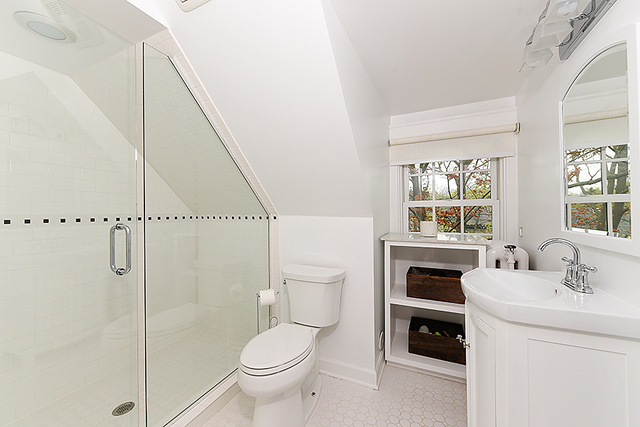 596 Arbor Vitae Road Winnetka, IL 60093 - Photo 46 of 62 a bathroom with a toilet sink and shower