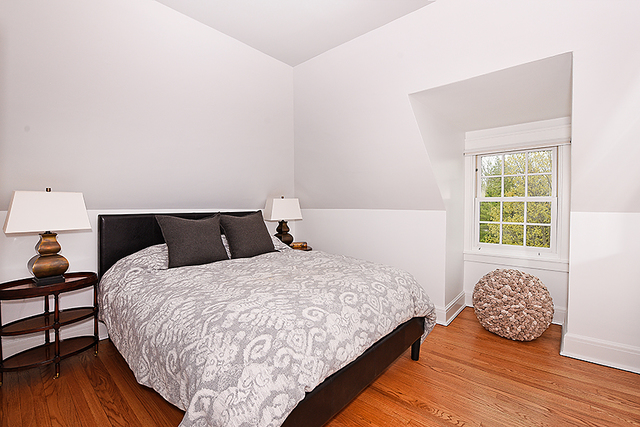 596 Arbor Vitae Road Winnetka, IL 60093 - Photo 47 of 62 a bedroom with a bed and wooden floor