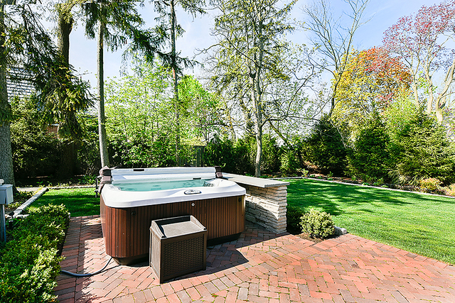 596 Arbor Vitae Road Winnetka, IL 60093 - Photo 60 of 62 a view of a backyard with a garden and trees