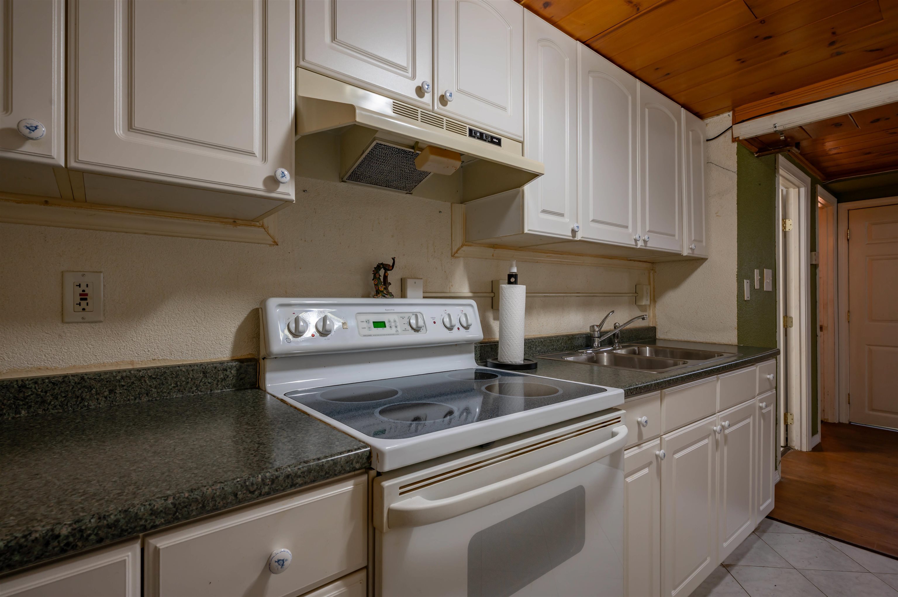 31 Rosemont Avenue Manchester, NH 03103 - Photo 37 of 46