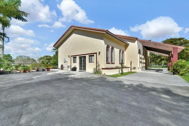 $15,000 | 5425 Southwest 190th Avenue, Unit 1, Southwest Ranches, FL 33332