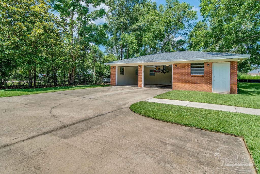 3219 Stefani Road Cantonment, FL 32533 - Photo 5 of 48 Gallery Image 5
