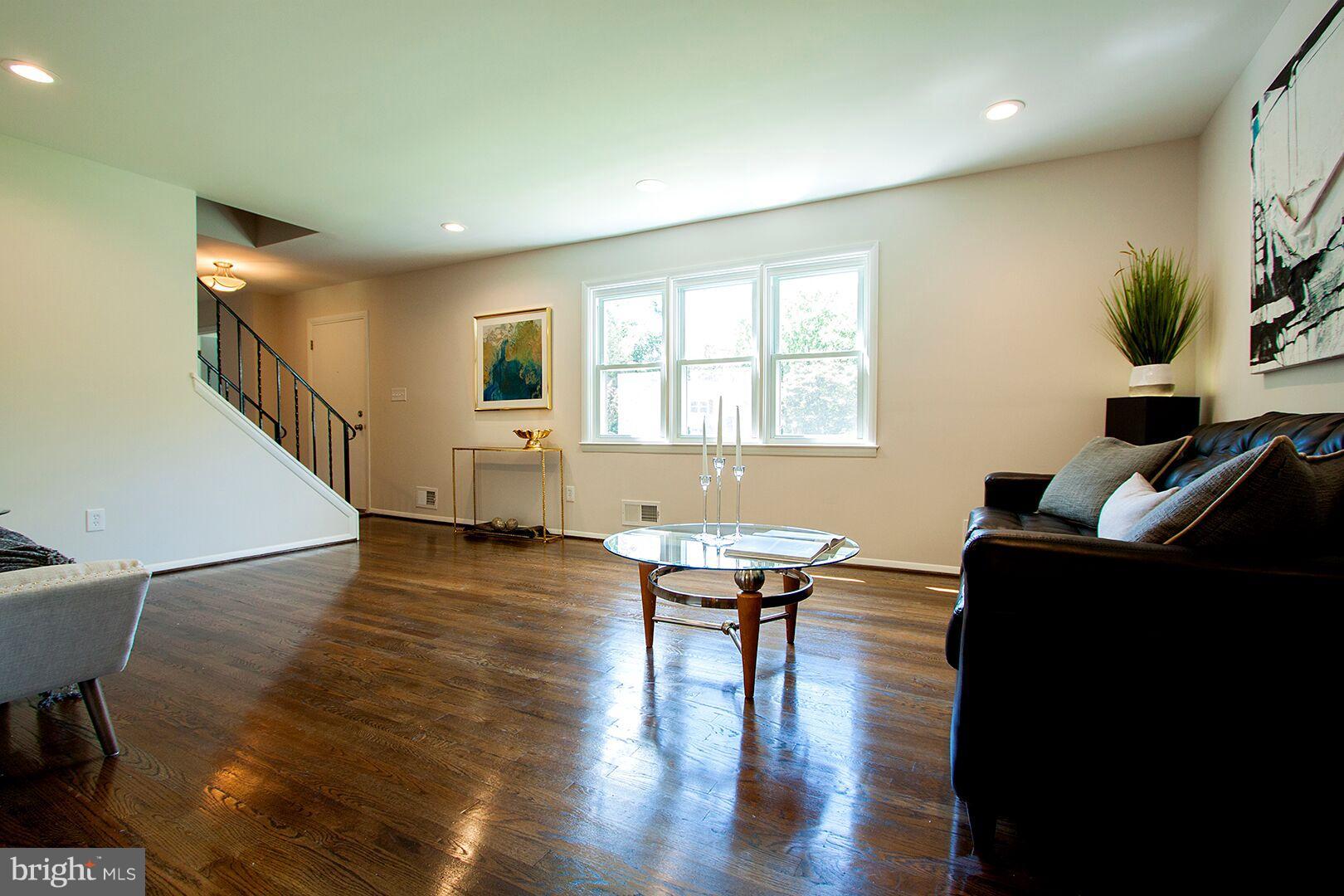 315 Cherry Chapel Road Reisterstown, MD 21136 - Photo 7 of 30 Living Room