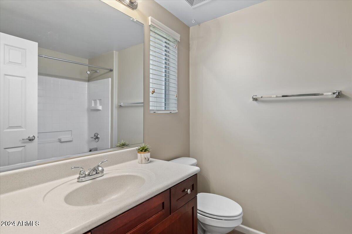 1920 East Bell Road, Unit 1083 Phoenix, AZ 85022 - Photo 18 of 24 18-Bathroom