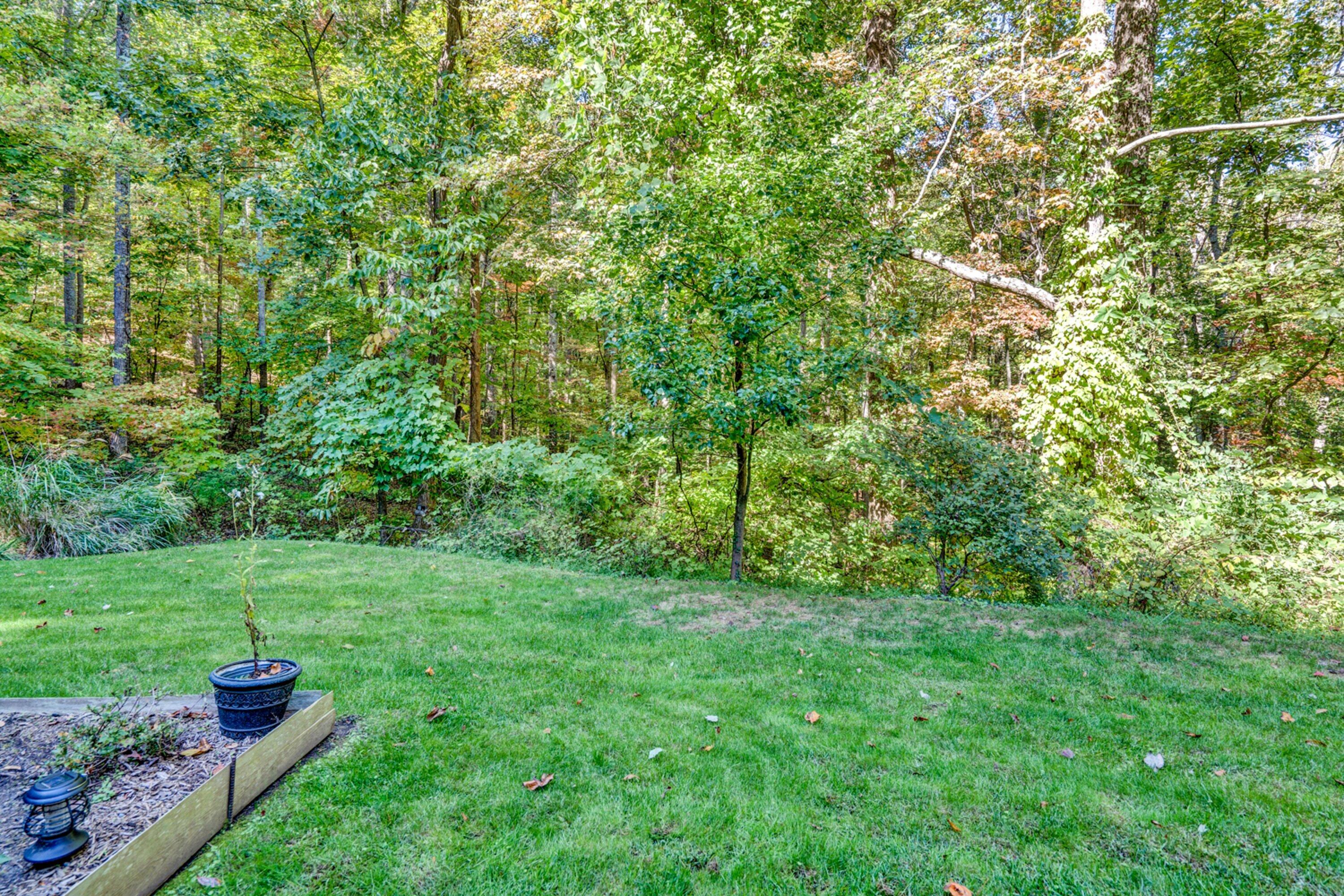 5606 MOUNT LAUREL Road Roanoke, VA 24018 - Photo 22 of 25 a view of an outdoor space and a yard