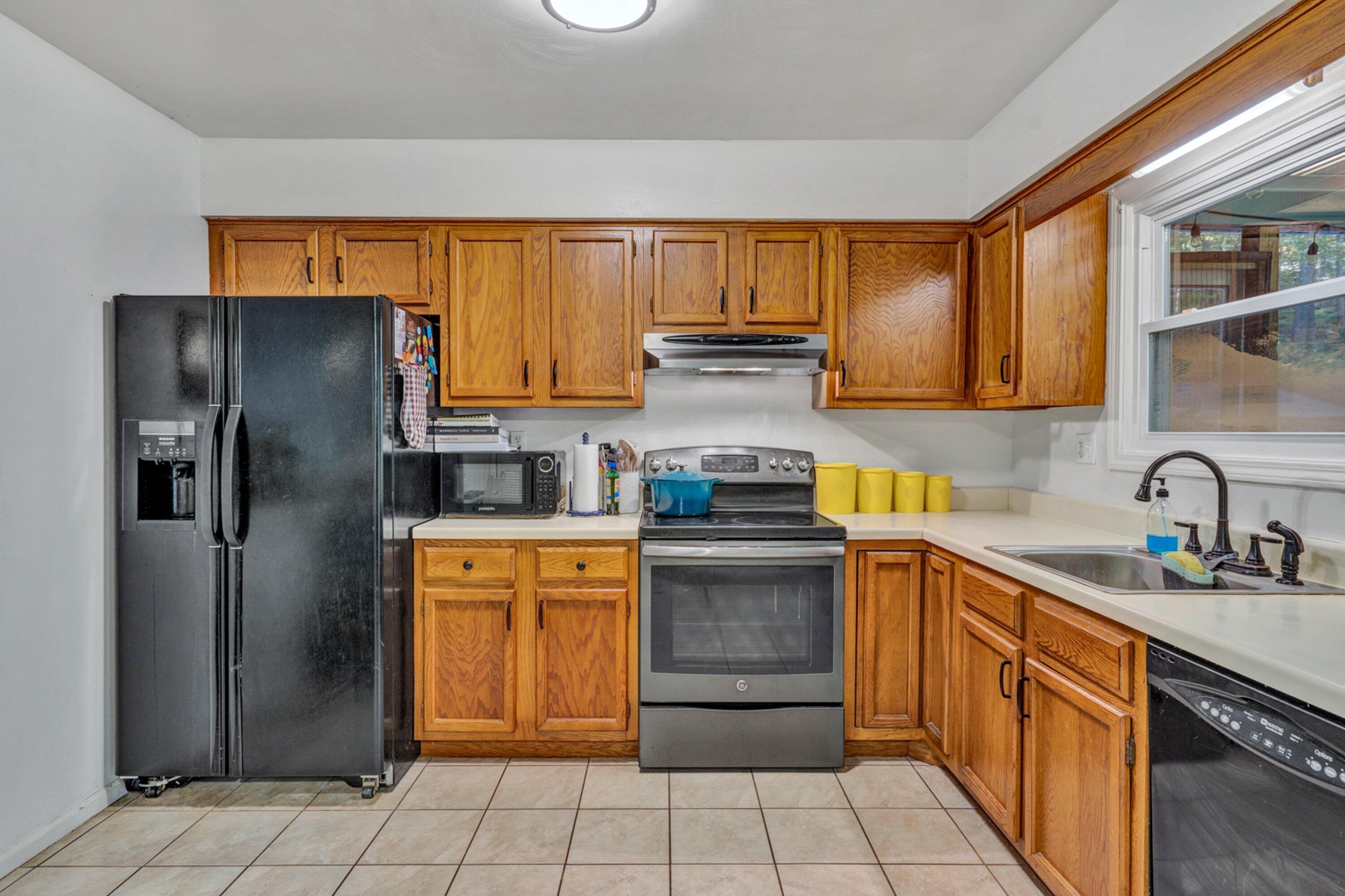 5606 MOUNT LAUREL Road Roanoke, VA 24018 - Photo 5 of 25 a kitchen with stainless steel appliances granite countertop a refrigerator and a sink