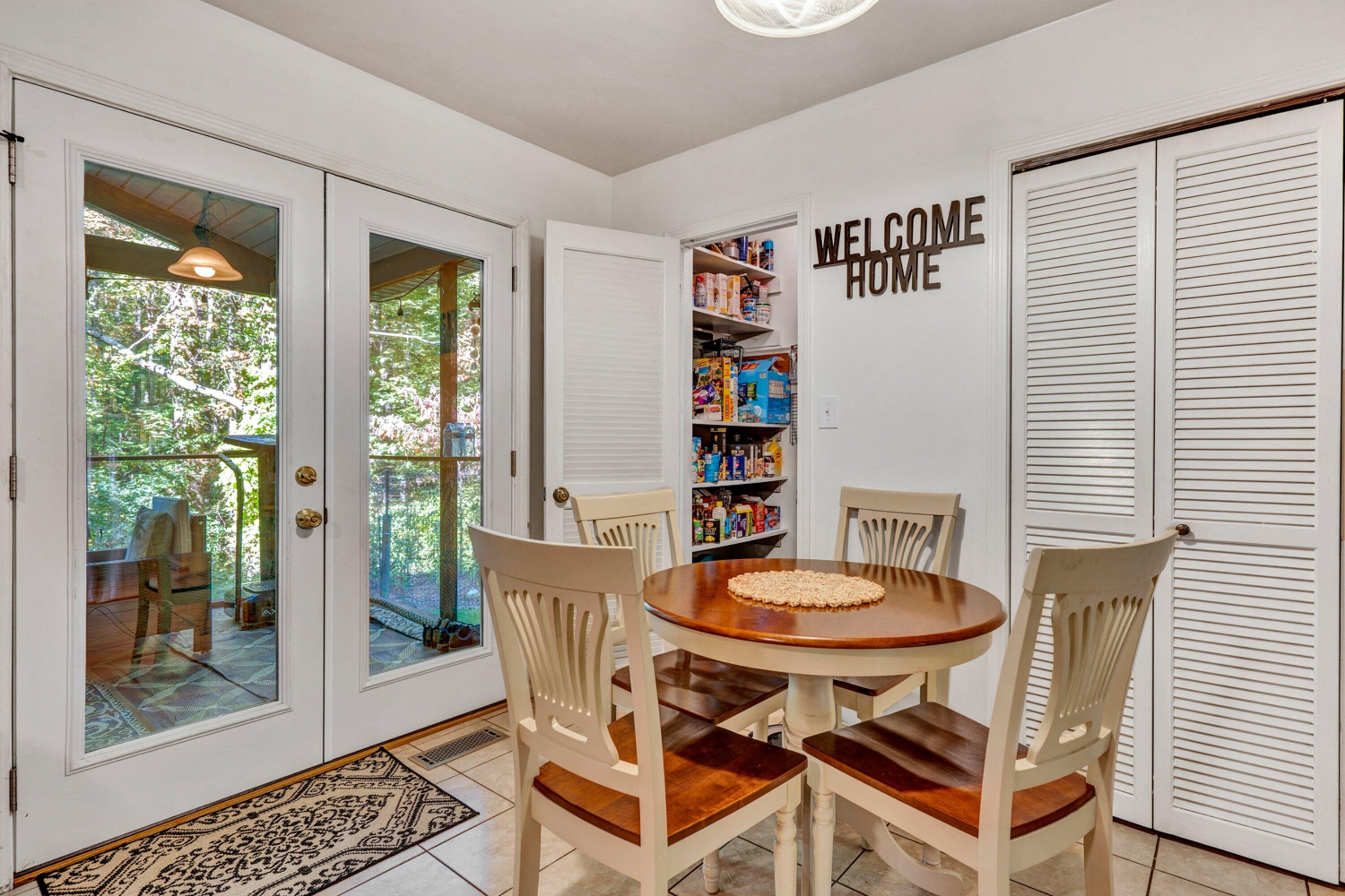5606 MOUNT LAUREL Road Roanoke, VA 24018 - Photo 8 of 25 a dining room with furniture and window
