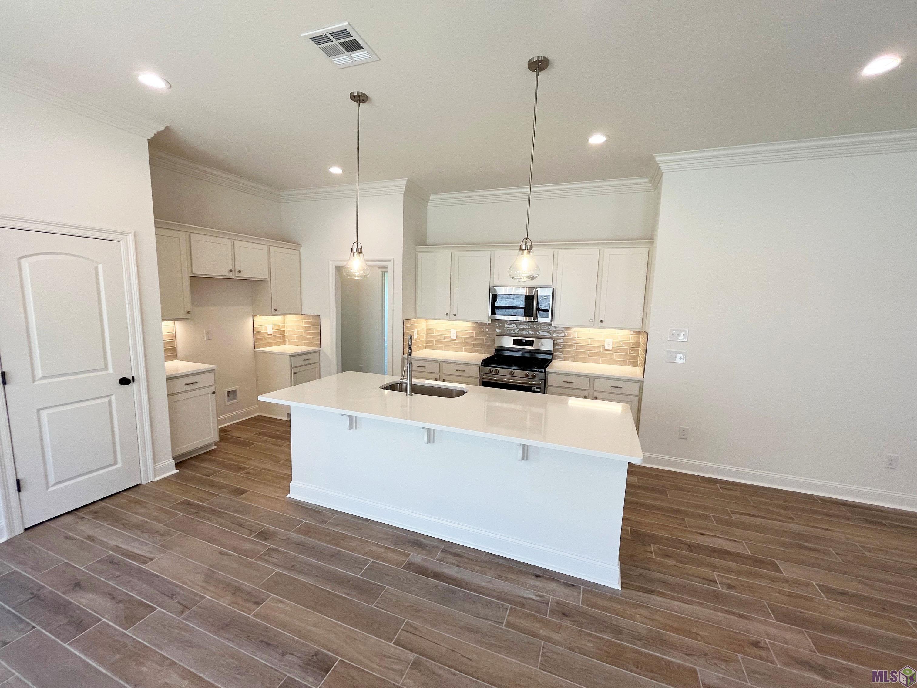 17217 Tidewater Lane Baton Rouge, LA 70810 - Photo 3 of 10