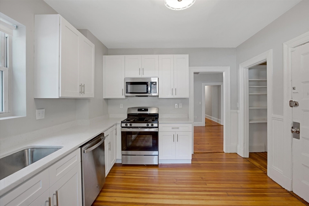 116 Winthrop Road, Unit 2 Brookline, MA 02445 - Photo 4 of 21