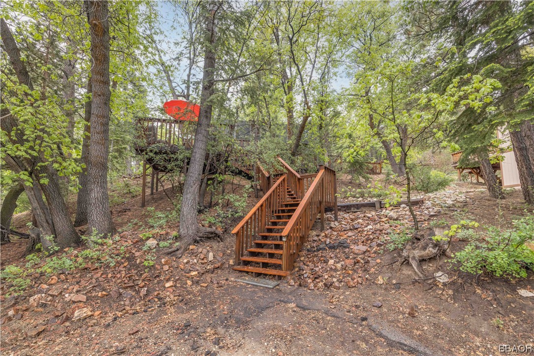 43527 Shasta Road Big Bear Lake, CA 92315 - Photo 23 of 25 a view of outdoor space and deck