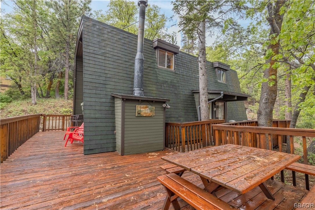 43527 Shasta Road Big Bear Lake, CA 92315 - Photo 24 of 25 a terrace of a house with wooden floor and seating space
