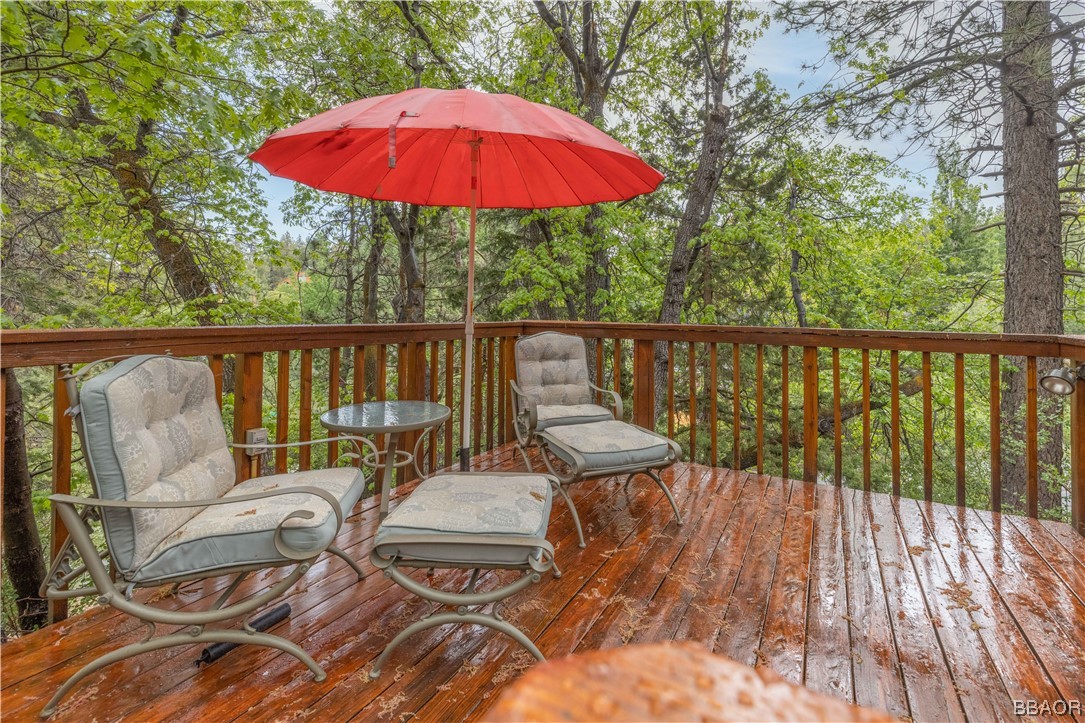 43527 Shasta Road Big Bear Lake, CA 92315 - Photo 3 of 25 a view of balcony with furniture and umbrella