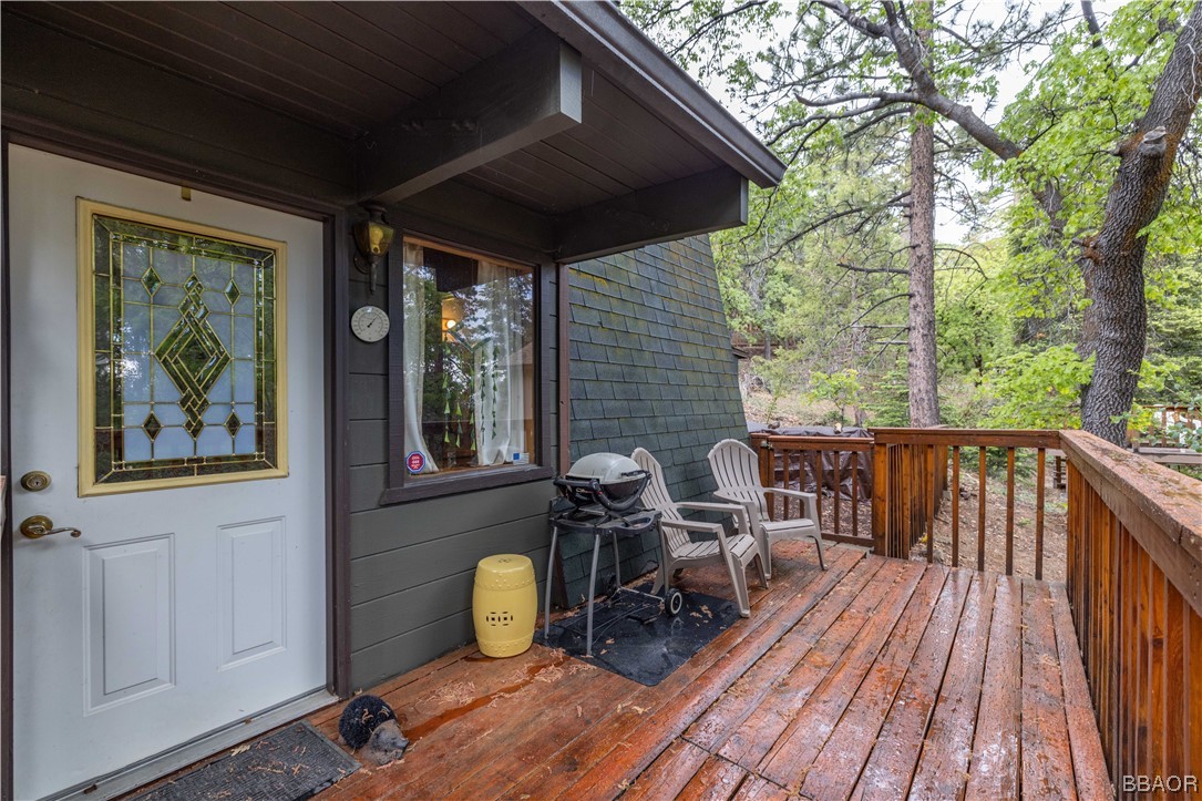 43527 Shasta Road Big Bear Lake, CA 92315 - Photo 5 of 25 a view of sitting area in balcony