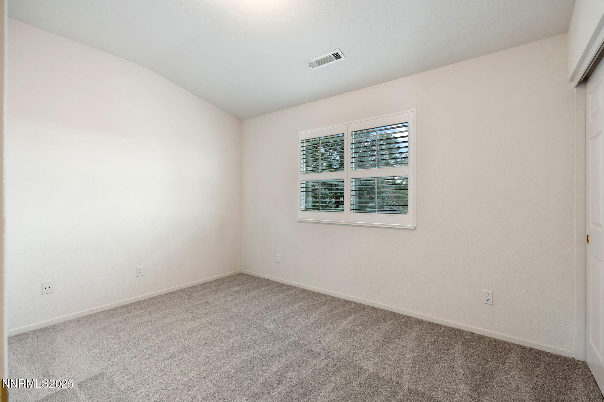 485 Corvallis Court Reno, NV 89511 - Photo 27 of 34 an empty room with a window