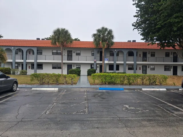 $1,895 | 2181 Woolbright Road, Unit N201, Boynton Beach, FL 33426