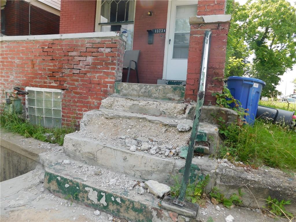 1323 Point View Street Pittsburgh, PA 15206 - Photo 4 of 24 Gallery Image 4