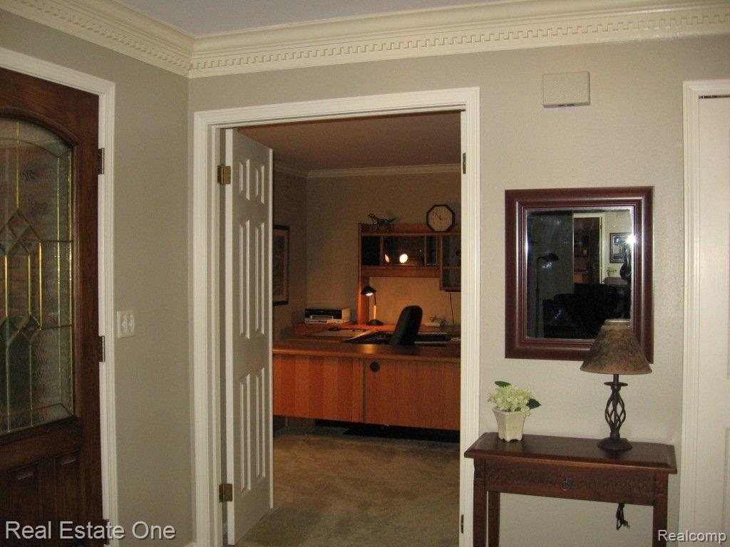 1285 Springwood Court Rochester, MI 48309 - Photo 18 of 20 Den/Foyer
