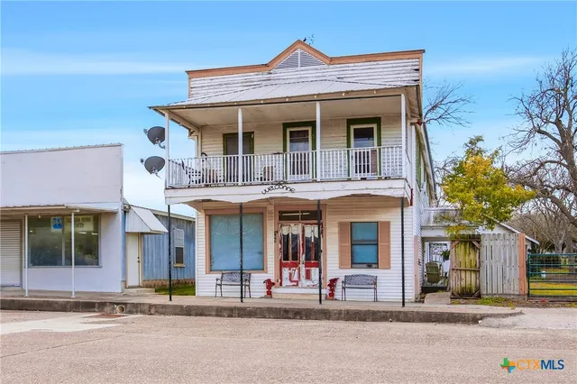 $220,000 | 205 North Main Street, Moulton, TX 77975