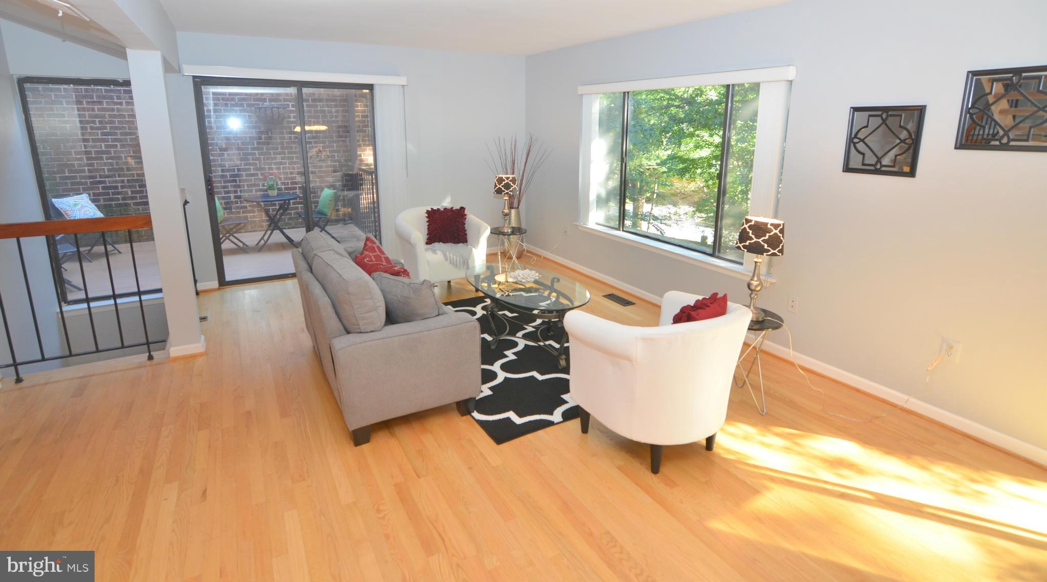 2163 Cabots Point Lane Reston, VA 20191 - Photo 4 of 30 Living Room
