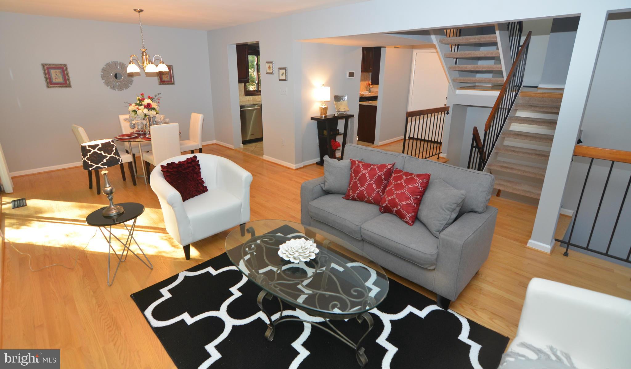 2163 Cabots Point Lane Reston, VA 20191 - Photo 5 of 30 Living Room