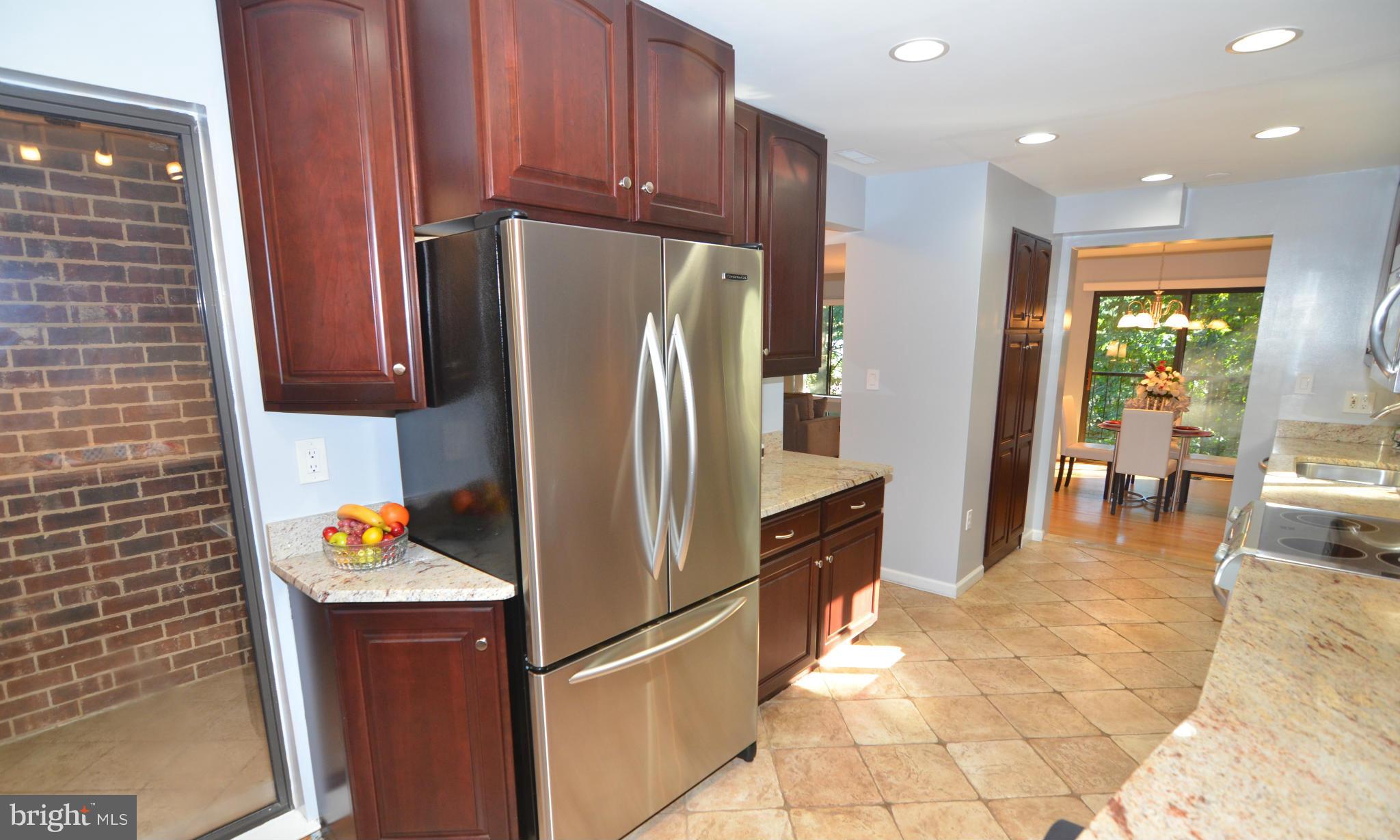2163 Cabots Point Lane Reston, VA 20191 - Photo 7 of 30 Kitchen